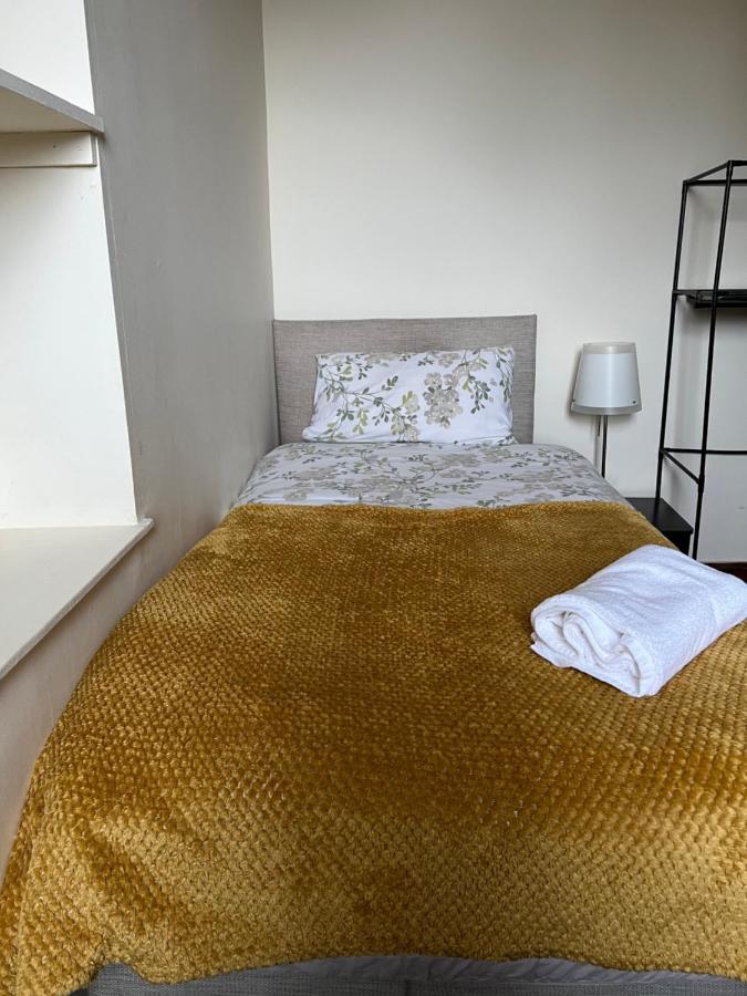 4 Bed Bungalow Near Airport 爱丁堡 外观 照片