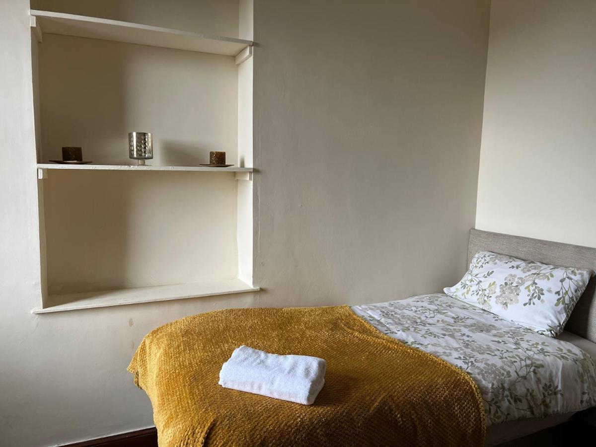 4 Bed Bungalow Near Airport 爱丁堡 外观 照片
