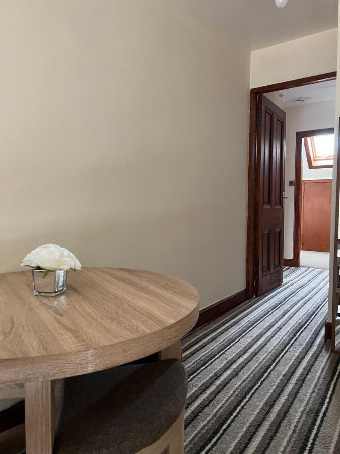 4 Bed Bungalow Near Airport 爱丁堡 外观 照片