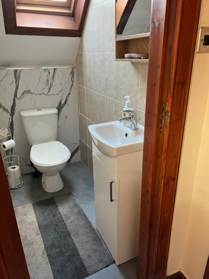 4 Bed Bungalow Near Airport 爱丁堡 外观 照片