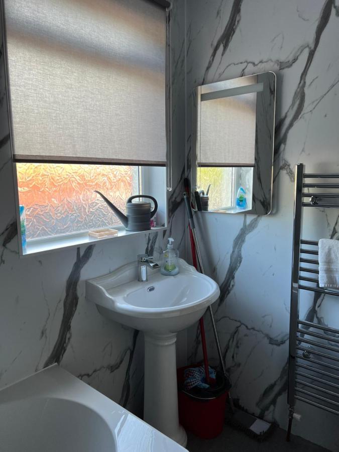 4 Bed Bungalow Near Airport 爱丁堡 外观 照片