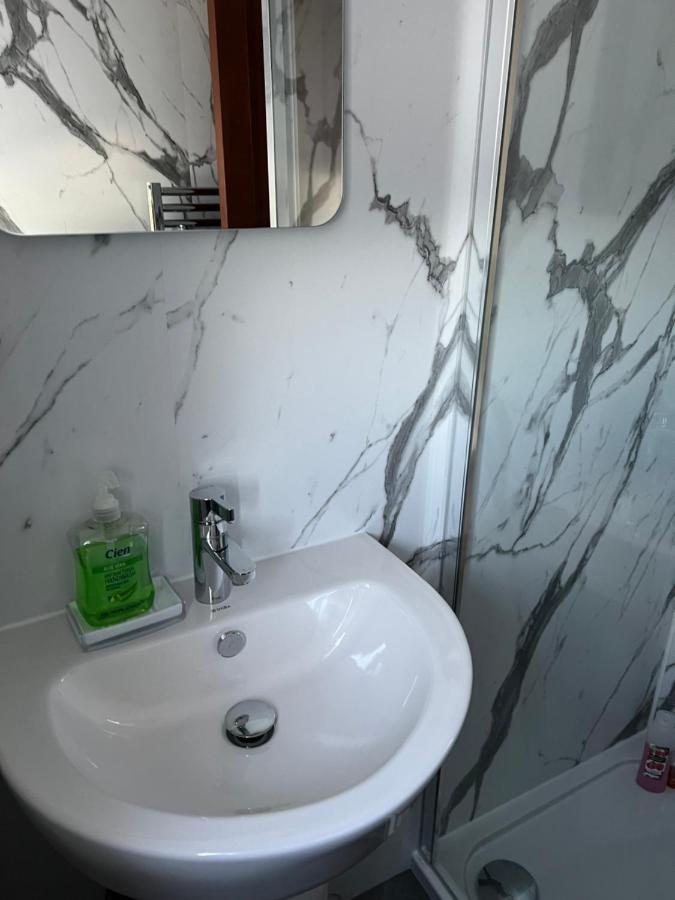 4 Bed Bungalow Near Airport 爱丁堡 外观 照片