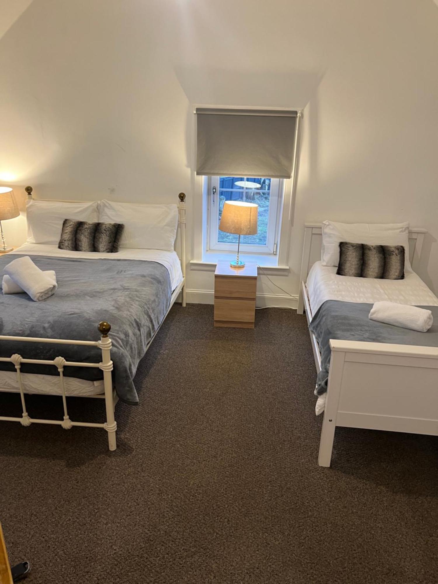 4 Bed Bungalow Near Airport 爱丁堡 外观 照片