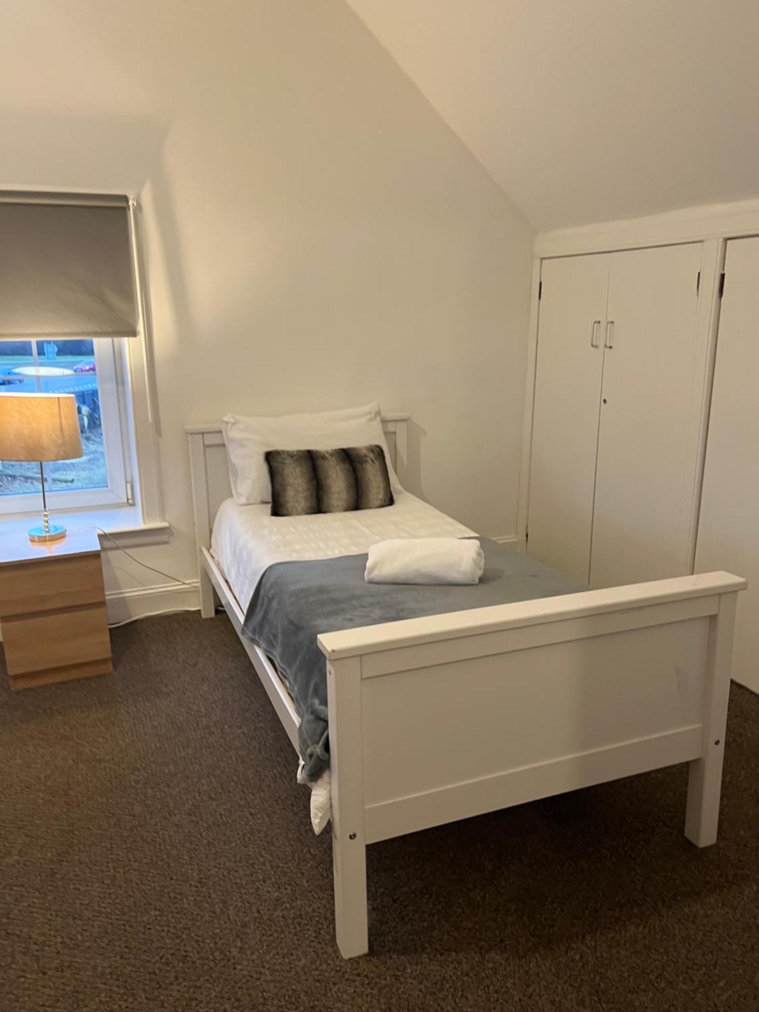 4 Bed Bungalow Near Airport 爱丁堡 外观 照片