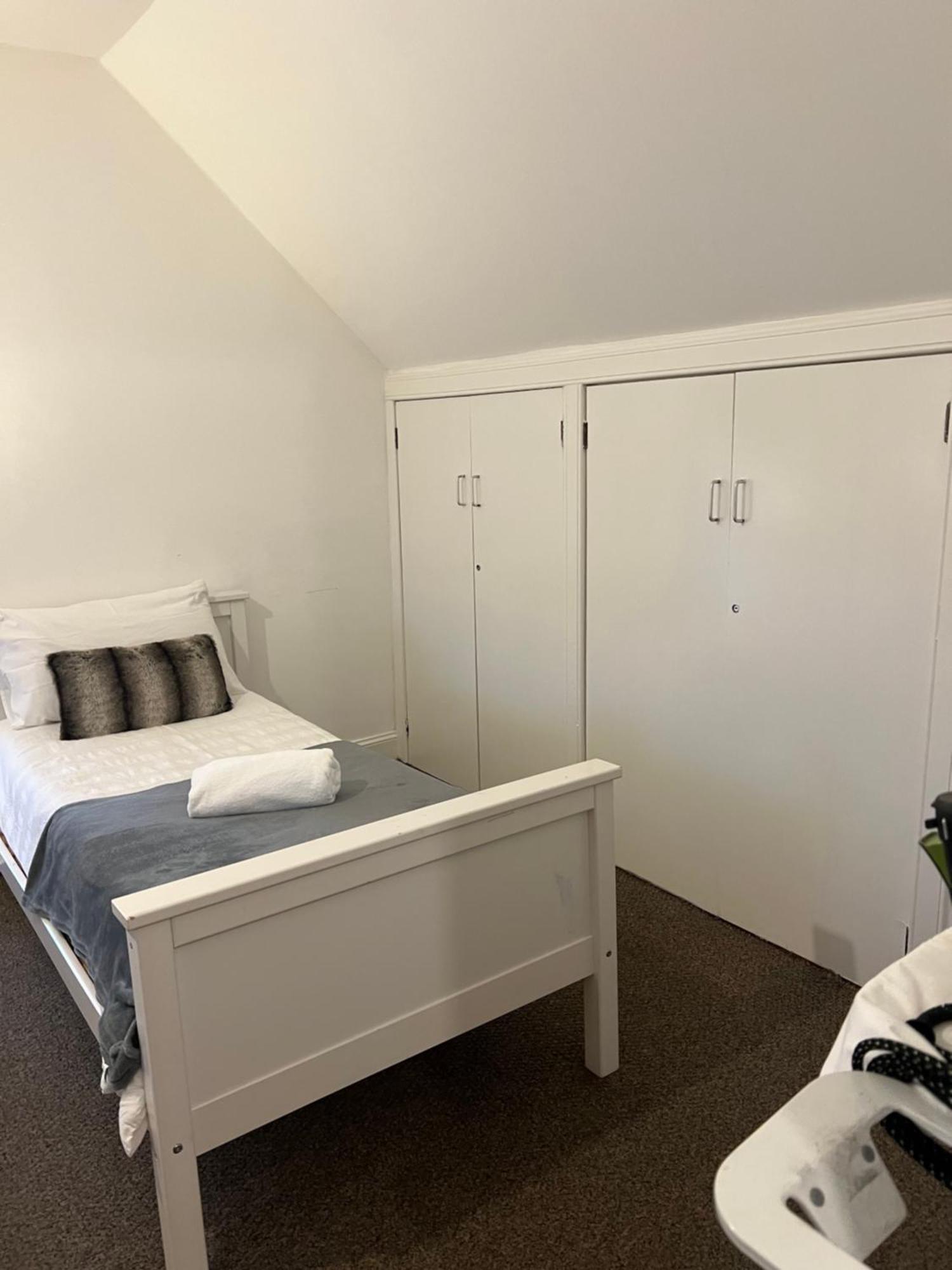 4 Bed Bungalow Near Airport 爱丁堡 外观 照片