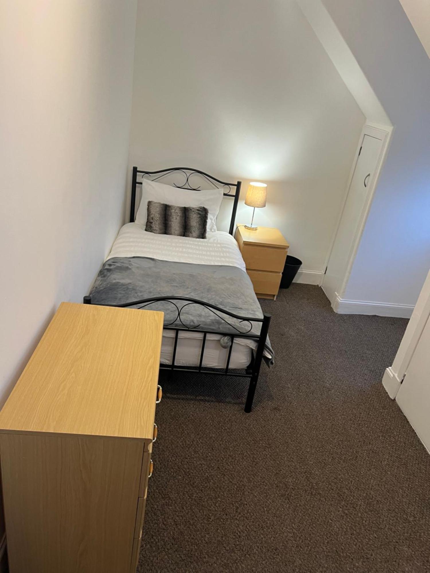 4 Bed Bungalow Near Airport 爱丁堡 外观 照片