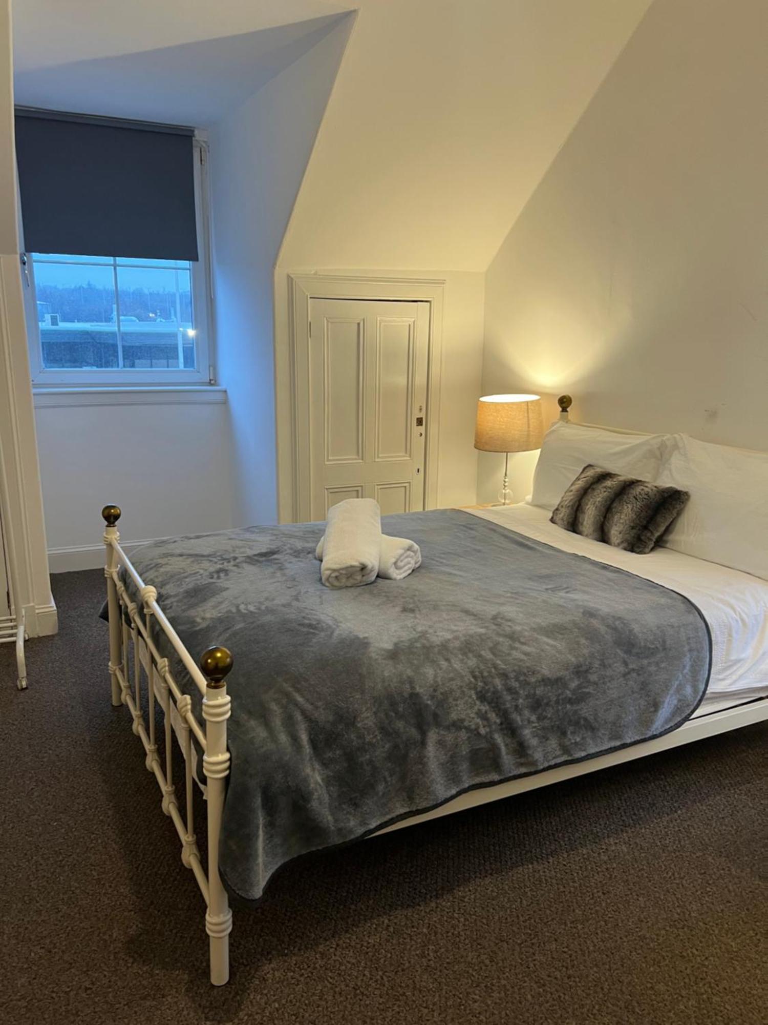 4 Bed Bungalow Near Airport 爱丁堡 外观 照片