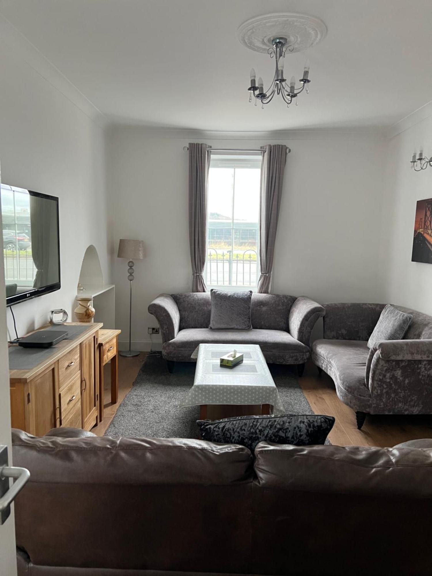 4 Bed Bungalow Near Airport 爱丁堡 外观 照片